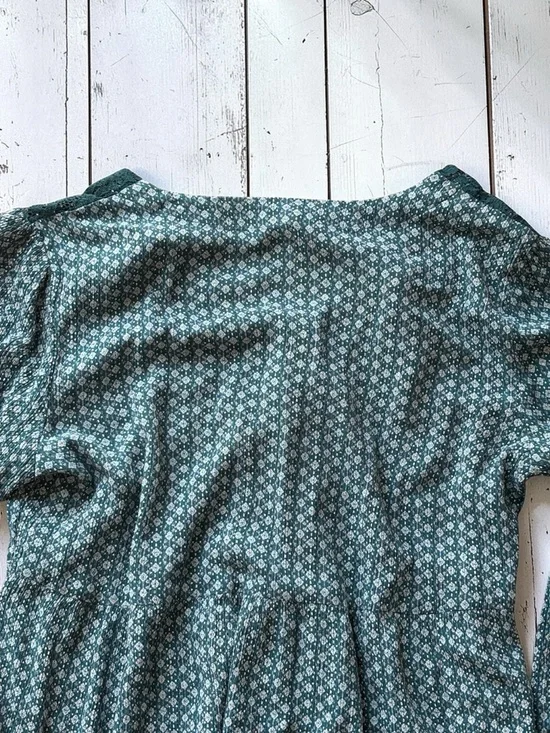 Maurices Green Boho Blouse Medium Lace Shoulder Peasant Top Flowy - Picture 8 of 9